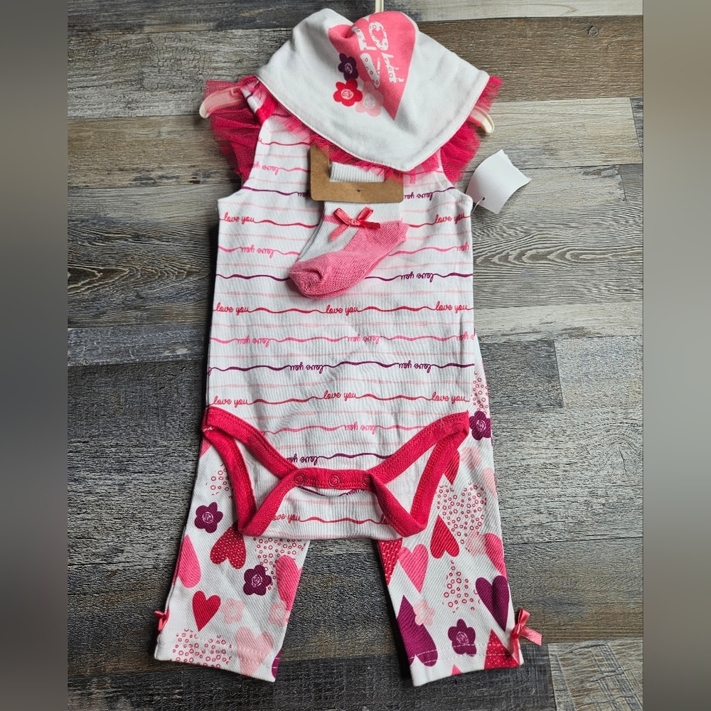 Chick Pea NEW 4 Piece Baby Girls Set Pants Bib Bodysuit Bandana Pink Hearts